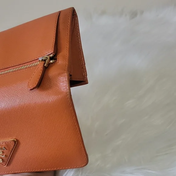 PRADA - Picture 5 of 16